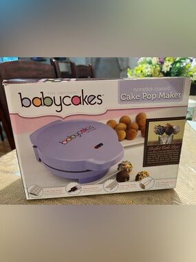 Babycakes Cake Pop Maker. NEW Electric Dessert Machine w/Molds Nonstick